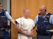 يخضع لفحص عقلي.. قاتل المصلين بنيوزيلندا يمثل مجددا أمام القضاء