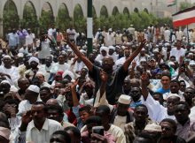 الاعتصام مستمر.. السودانيون يطلبون تسليم السلطة للمدنيين